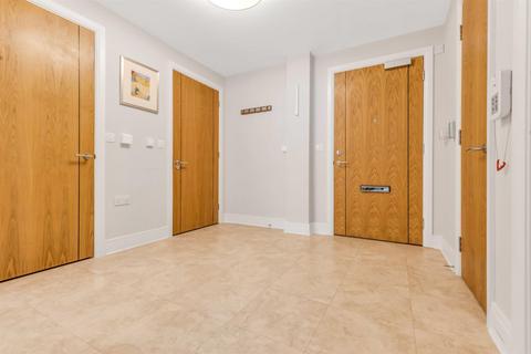 2 bedroom flat for sale, 22 Knighton Park Road, Leicester