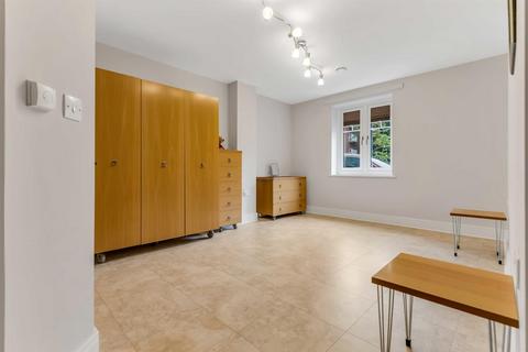 2 bedroom flat for sale, 22 Knighton Park Road, Leicester