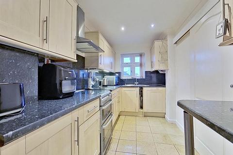 4 bedroom detached house for sale, Bullers Avenue, Herne Bay, CT6 8UH