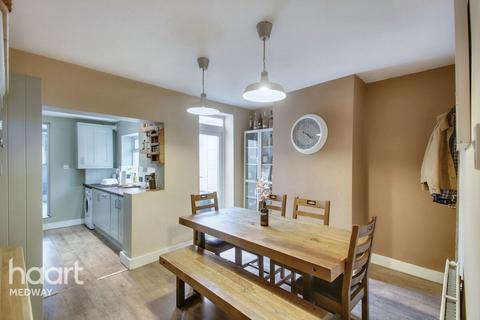 23 Cecil Avenue, Rochester, ME2 3EA