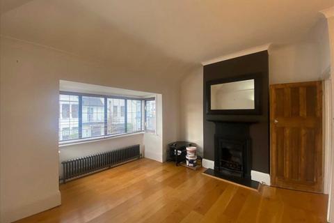 2 bedroom apartment to rent, Leigh on Sea SS9