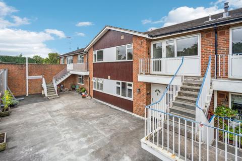 2 bedroom apartment for sale, High Street, Chalfont St. Peter, Gerrards Cross, Buckinghamshire, SL9