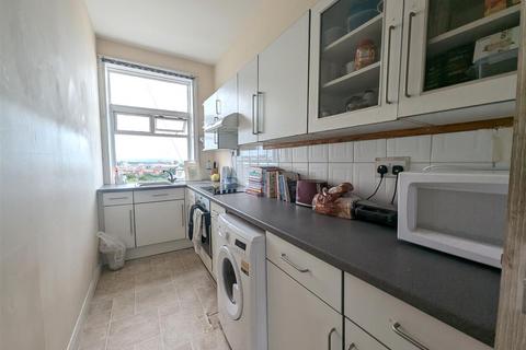 2 bedroom flat for sale, Albion Road, Scarborough