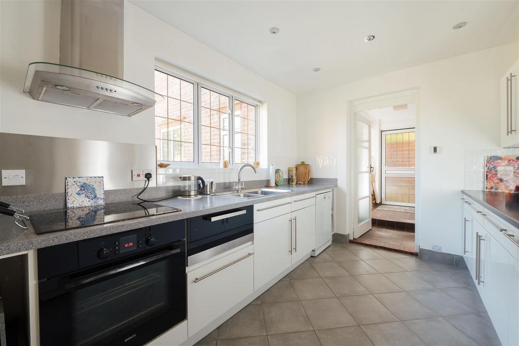31 Benslow Rise, Hitchin-10.jpg