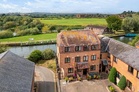 4 bedroom semi-detached house for sale, Red Lane Tewkesbury, Gloucestershire, GL20 5BQ