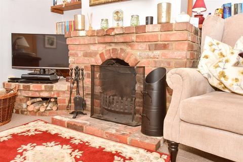 21 Heathside, Appledore, Ashford, TN26 2AT