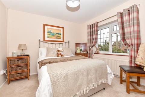 21 Heathside, Appledore, Ashford, TN26 2AT