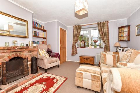 21 Heathside, Appledore, Ashford, TN26 2AT