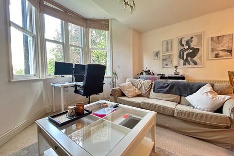 2 bedroom flat to rent, Hollin Lane, Weetwood, Leeds, LS16
