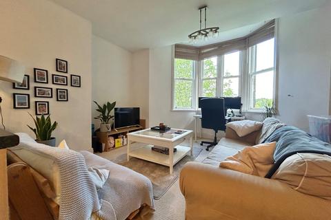 2 bedroom flat to rent, Hollin Lane, Weetwood, Leeds, LS16