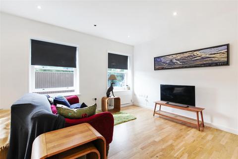 2 bedroom flat to rent, Manor Road, London