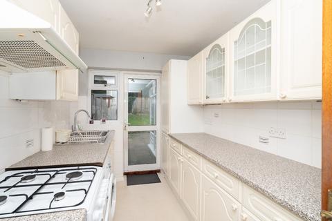 3 bedroom terraced house to rent, Peregrine Close, Watford, Hertfordshire, WD25