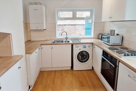 4 bedroom terraced house to rent, Platt Lane, Manchester