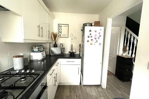 31 Blakeley Close, Rugeley, WS15 2FW