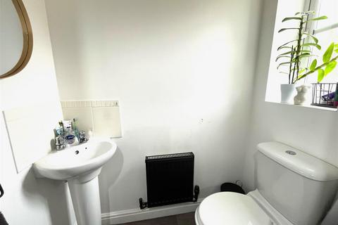 31 Blakeley Close, Rugeley, WS15 2FW