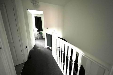31 Blakeley Close, Rugeley, WS15 2FW