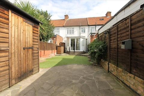 3 bedroom house to rent, Cuckoo Hall Lane, London, N9