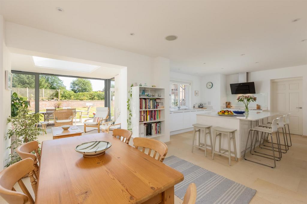 Kitchen/Breakfast Room