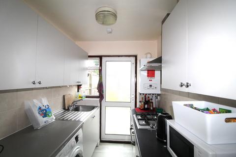 3 bedroom terraced house to rent, Midhurst Gardens, Uxbridge UB10