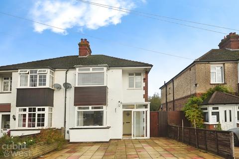 3 bedroom semi-detached house to rent, Honeycrock Lane Redhill RH1