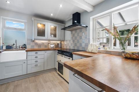 1 The Square, Elford, Tamworth, B79 9DB