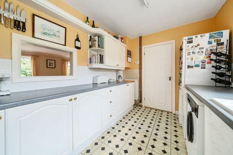 6 Lyndhurst Close, Winchester, SO22 6NA