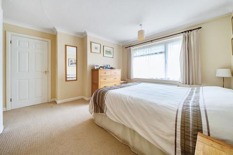 6 Lyndhurst Close, Winchester, SO22 6NA