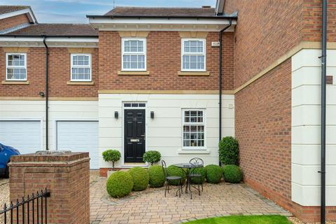 3 bedroom townhouse for sale, Kensington Court, Dringhouses, York, YO24 1LJ