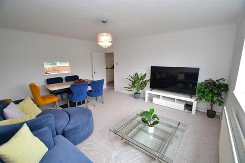 2 bedroom flat for sale, Brook Court, Watling Street, Radlett