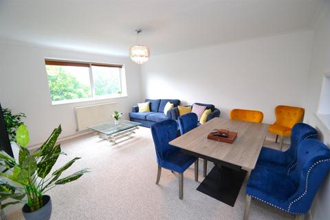 2 bedroom flat for sale, Brook Court, Watling Street, Radlett