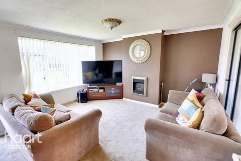 4 bedroom semi-detached house for sale, Bignal Drive, Leicester