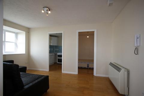 1 bedroom property to rent, Grays RM17