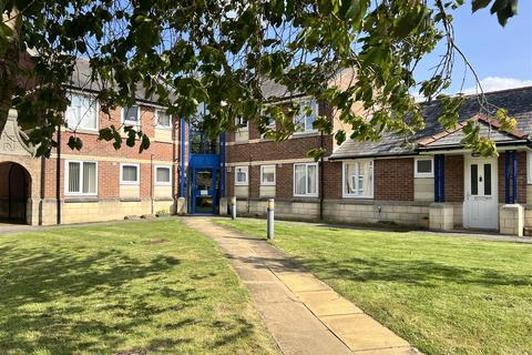 2 bedroom ground floor flat for sale, Keld Close, Scarborough