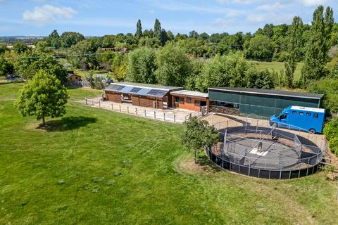 4 bedroom detached bungalow for sale, Ullington Evesham, Worcestershire, WR11 8QH