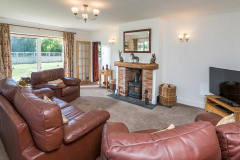 4 bedroom detached bungalow for sale, Ullington Evesham, Worcestershire, WR11 8QH