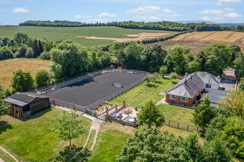 4 bedroom detached bungalow for sale, Ullington Evesham, Worcestershire, WR11 8QH