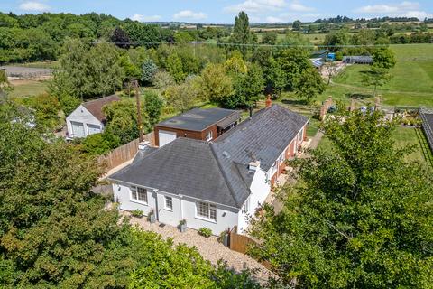 4 bedroom detached bungalow for sale, Ullington Evesham, Worcestershire, WR11 8QH