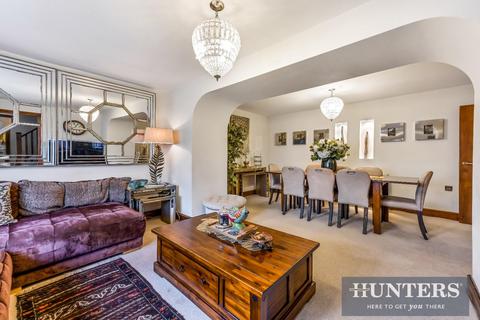 4 bedroom end of terrace house for sale, Brabazon Road, Hounslow