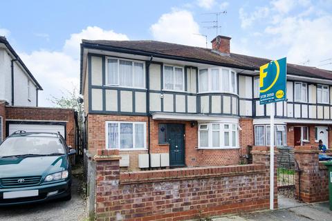 2 bedroom flat for sale, Sandringham Crescent, Rayners Lane, Harrow, HA2