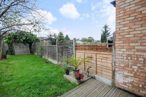 2 bedroom flat for sale, Sandringham Crescent, Rayners Lane, Harrow, HA2