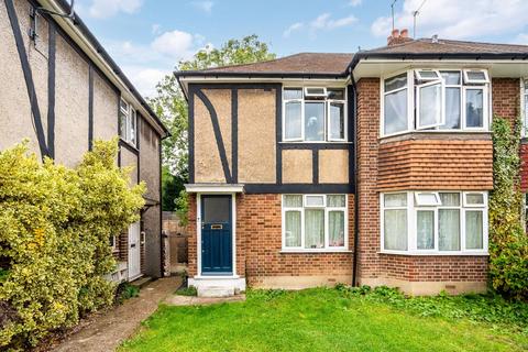 2 bedroom flat for sale, Lawn Close, New Malden, KT3