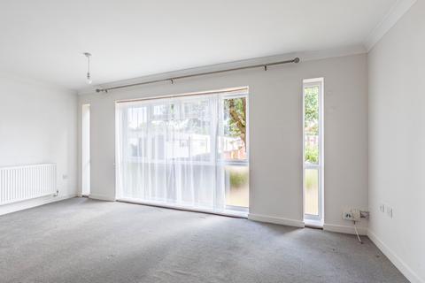 2 bedroom flat for sale, Brantwood Court, Surrey KT14