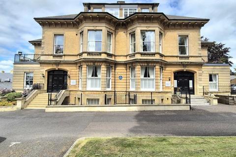 2 bedroom flat for sale, Penhurst Gardens, Chipping Norton, Oxfordshire, OX7 5ED