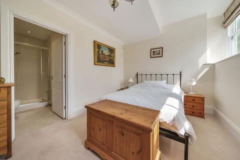 2 bedroom flat for sale, Penhurst Gardens, Chipping Norton, Oxfordshire, OX7 5ED