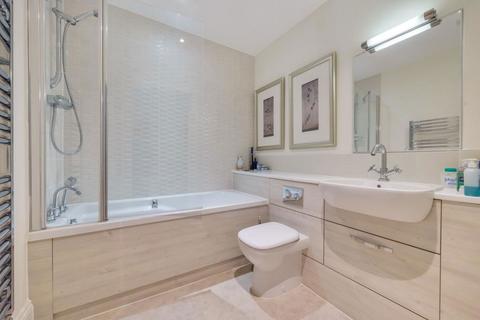 2 bedroom flat for sale, Penhurst Gardens, Chipping Norton, Oxfordshire, OX7 5ED