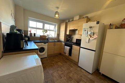 3 bedroom semi-detached house to rent, Dobson Close, Victoria Gardens, High Spen, Rowlands Gill, NE39