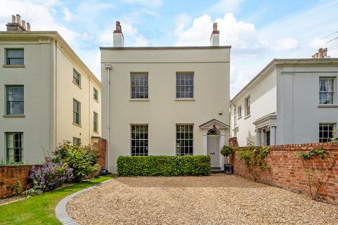 34 Britannia Square, Worcester, WR1 3DH