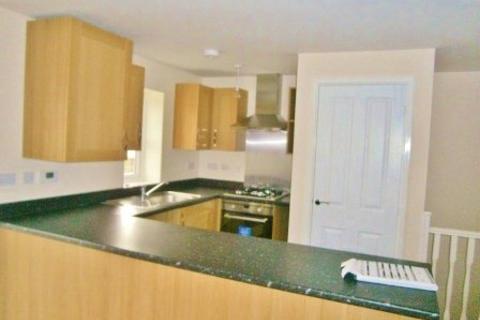 2 bedroom flat to rent, Redgrave Drive,