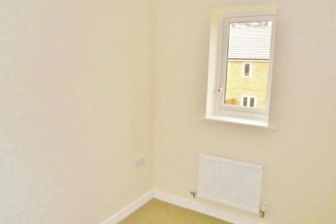 2 bedroom flat to rent, Redgrave Drive,