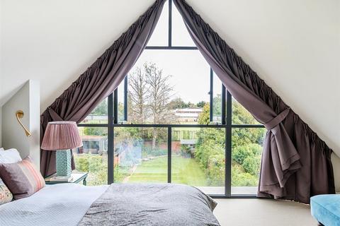 32 Mount Pleasant Road, London, NW10 3EL